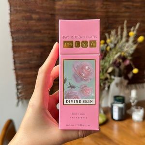 Pat McGrath Labs Divine Skin Rose 001 The Essence